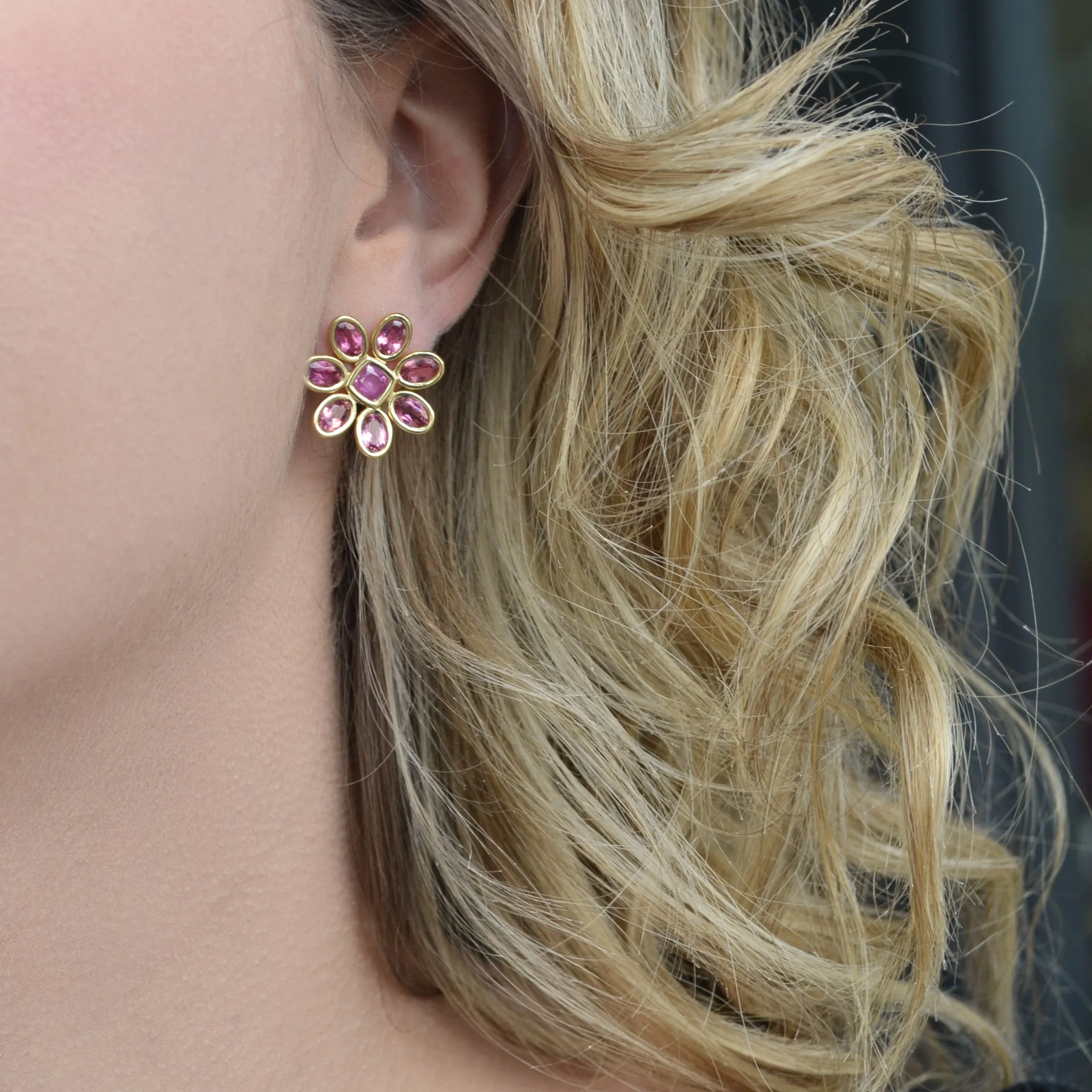 A & Furst - Fiori - Button Earrings with Pink Tourmaline and Pink Sapphires, 18k Yellow Gold