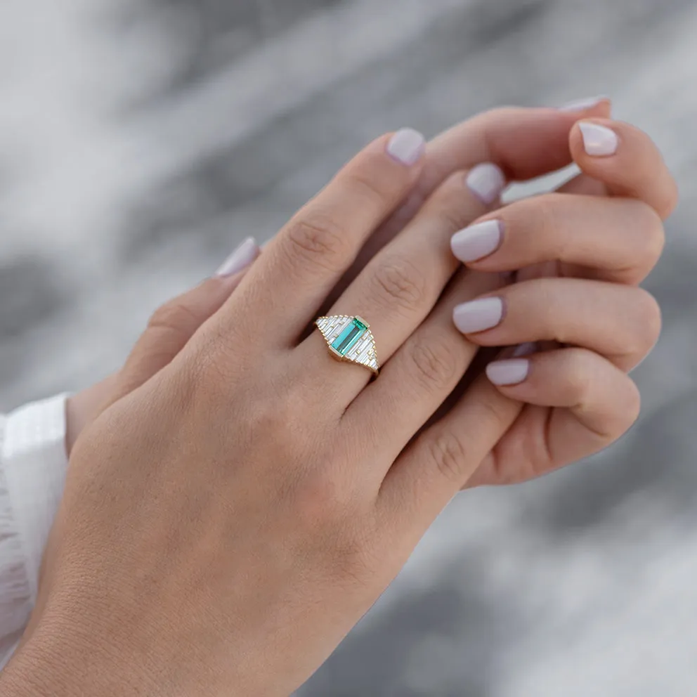 Emerald Ring with needle baguette Diamonds