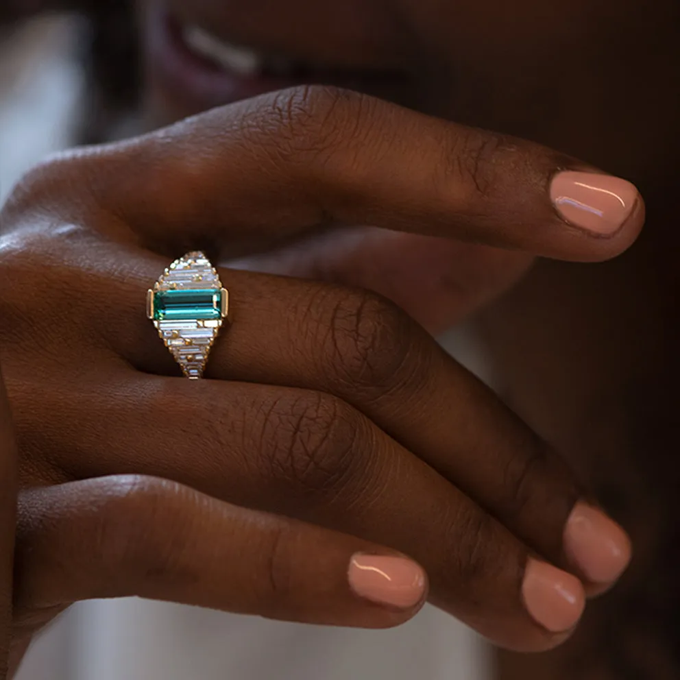 Emerald Ring with needle baguette Diamonds