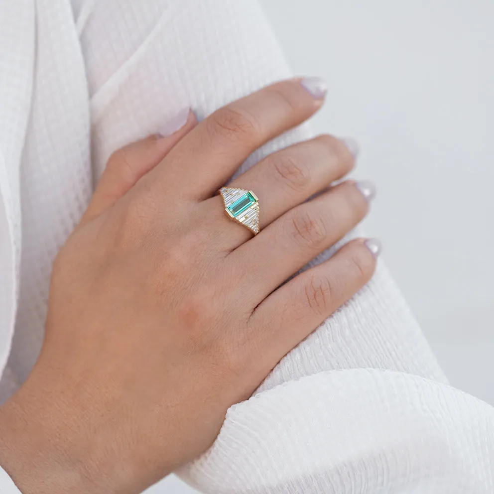 Emerald Ring with needle baguette Diamonds