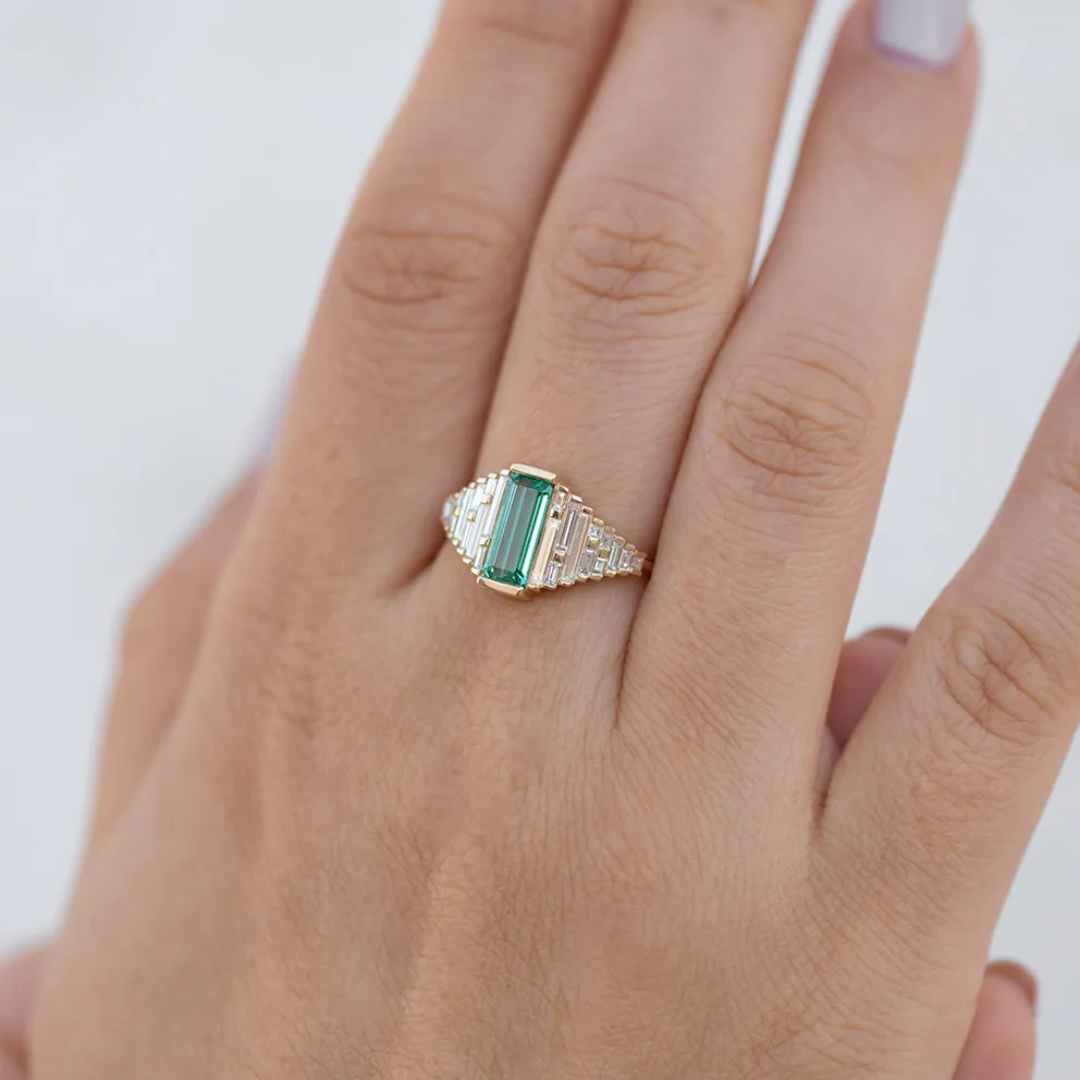 Emerald Ring with needle baguette Diamonds