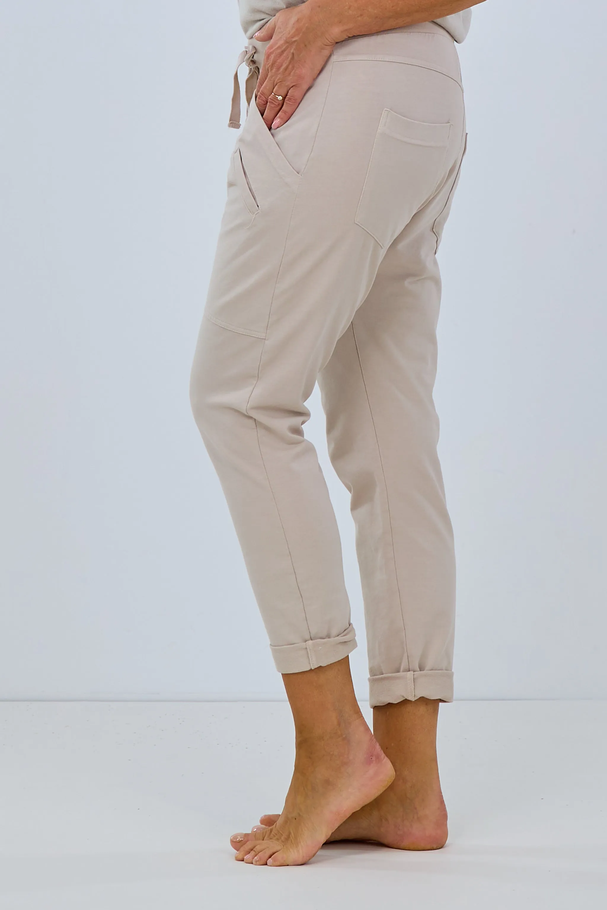 Joggpants mit großen Taschen, beige