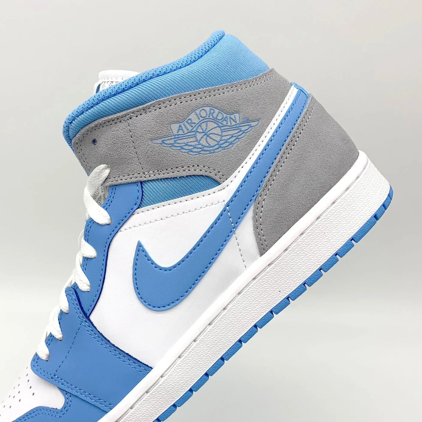 Jordan 1 Mid University Blue Grey